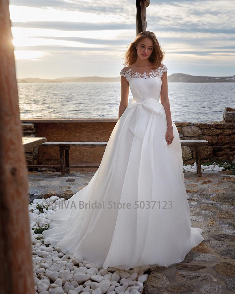 Charming Organza Beach Wedding Dresses with Detachable Neckline Strapless A Line Sleeveless Sweep Train Bridal Gown with Bow