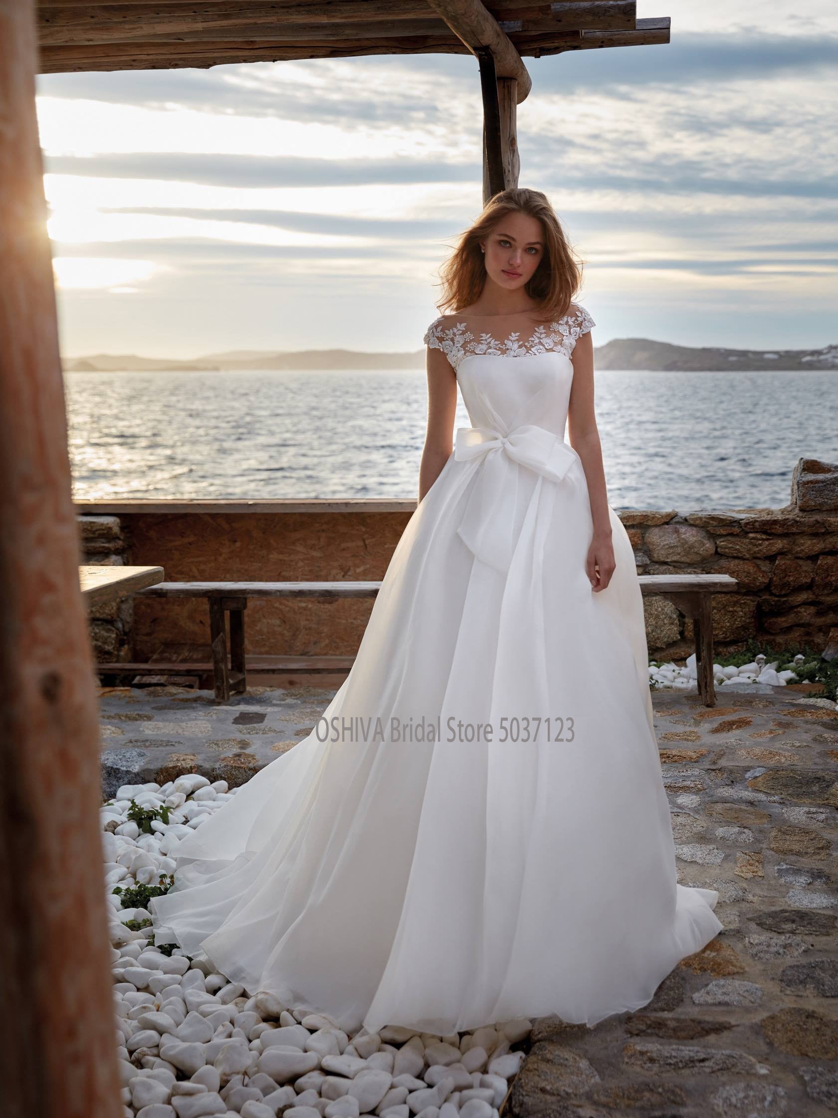 Charming Organza Beach Wedding Dresses with Detachable Neckline Strapless A Line Sleeveless Sweep Train Bridal Gown with Bow