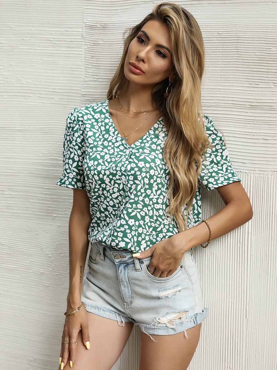 Drespot Womens Green Floral Short-sleeved V-neck Chiffon Blouse  Summer Print Pullover Loose Casual Blouse Fashion Women Tops